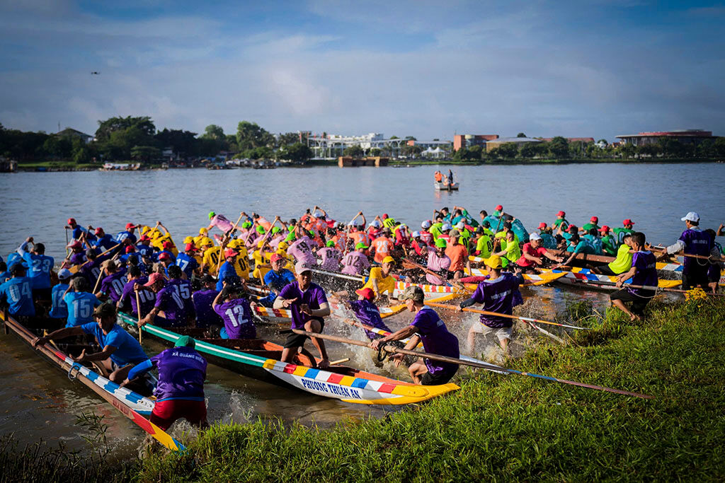 Capture the thrilling energy of Hue’s local boat races